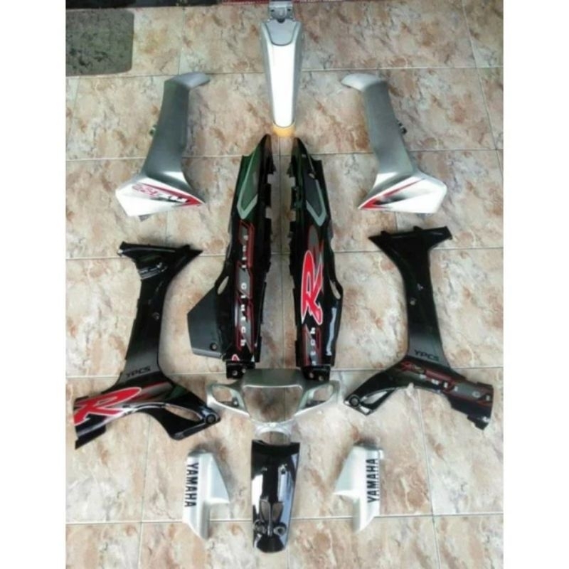 Paket hemat body halus yamaha fizr tahun 2001 hitam silver