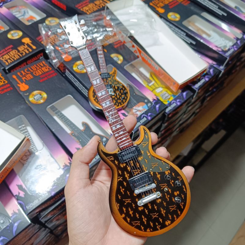 miniatur gitar a7x zacky vengeance hiasan rak dinding pajangan dekorasi rumah pajangan rak kaca