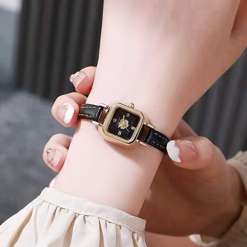 Jam Tangan Wanita Korea Original Tali Kulit Flower Jam Persegi Kecil