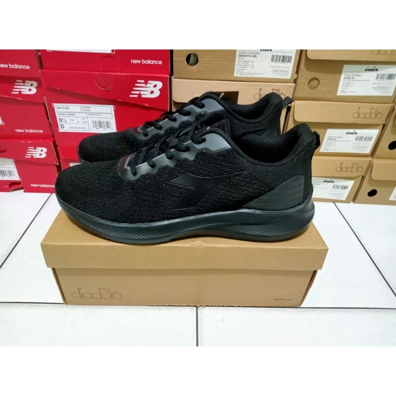 SIZE 44 DIADORA GOVINDA MONO BLACK