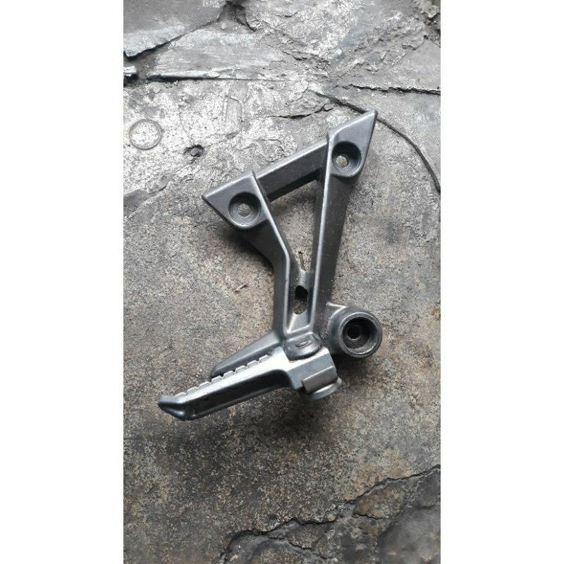 step footstep belakang ori cabutan ninja 250 fi ( KANAN )