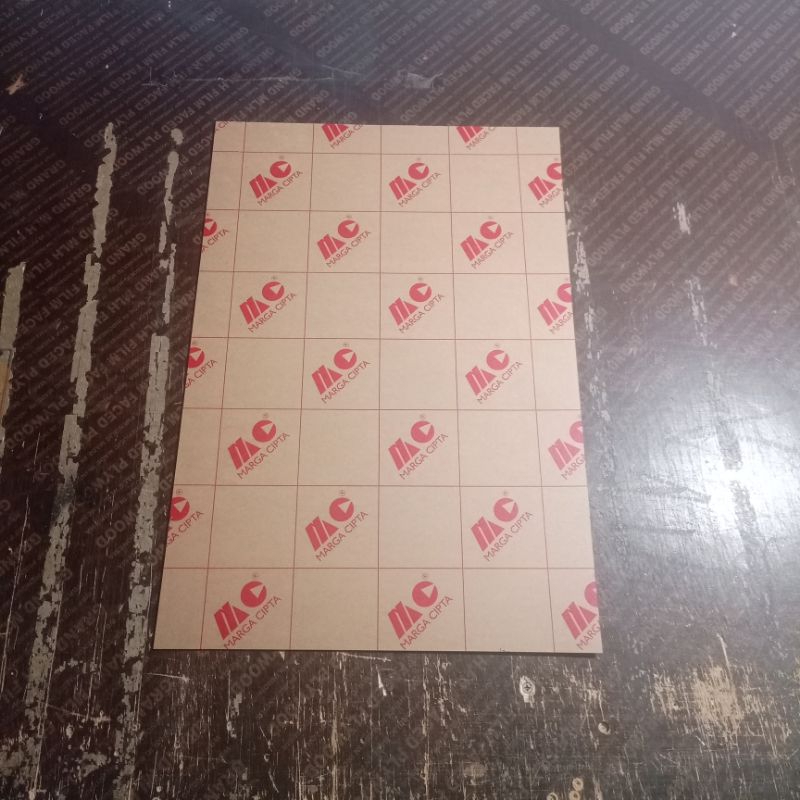 

Acrylic MARGA CIPTA bening tebal 3mm ukuran 60x100cm / 100x60cm