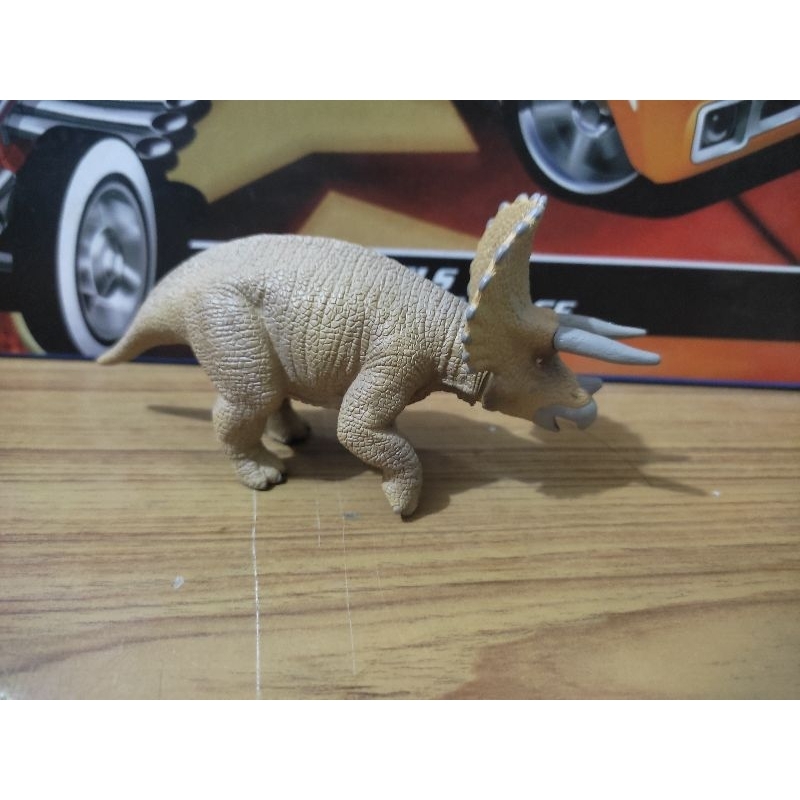 takara tomy ania triceratops