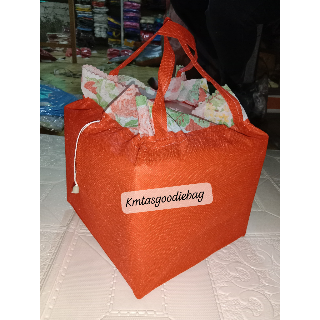 

Goodiebag Serut Tas Kain Hajatan Box Besek 22x22 Isi 12pcs 65gsm