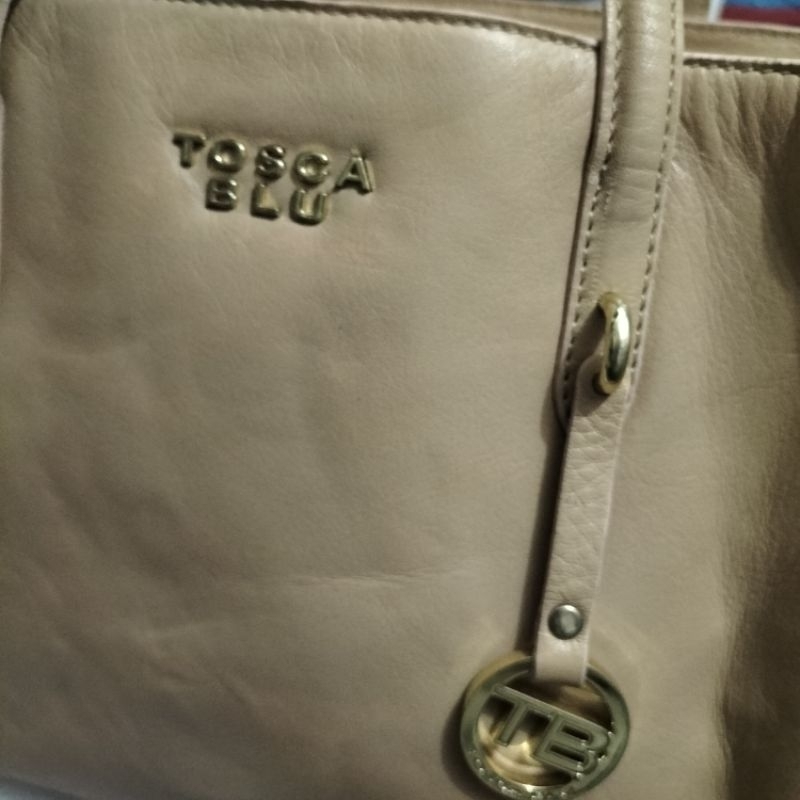 tas wanita kulit sapi asli  warna cream brand TOSCA BLU prelove.minus pemakaian wajar