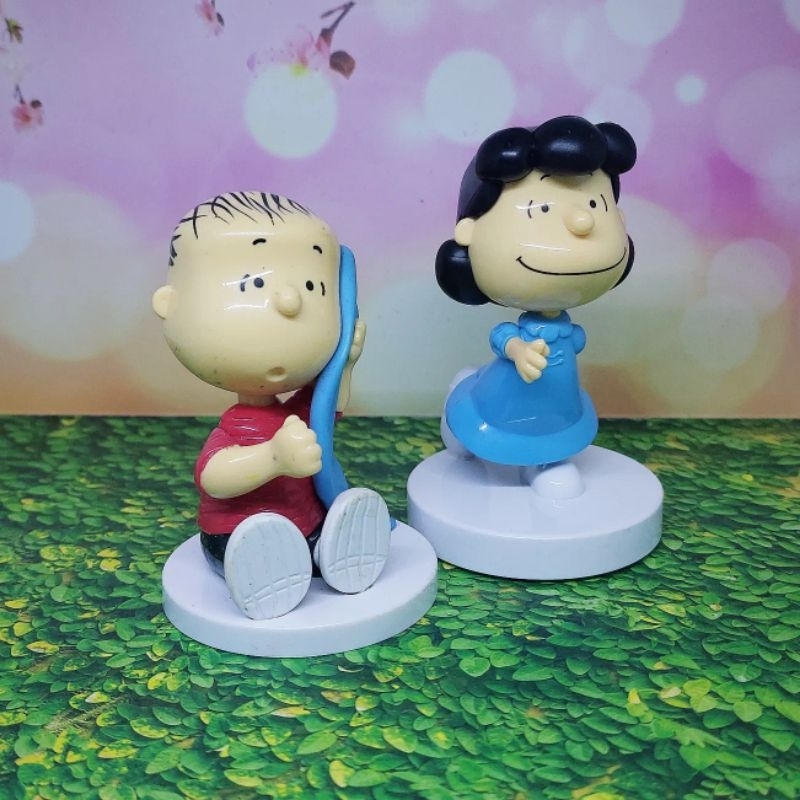 Snoopy and friends Charlie Linus Peanuts Snoopy Happy Meal Mcd kfc set 2pcs