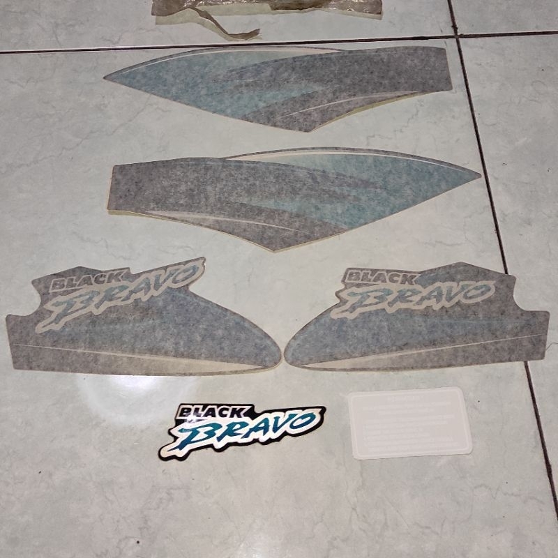 Stiker stripping striping decal graphic Suzuki RC100 RC 100 Black Bravo biru hitam 1999 2000 2001 20