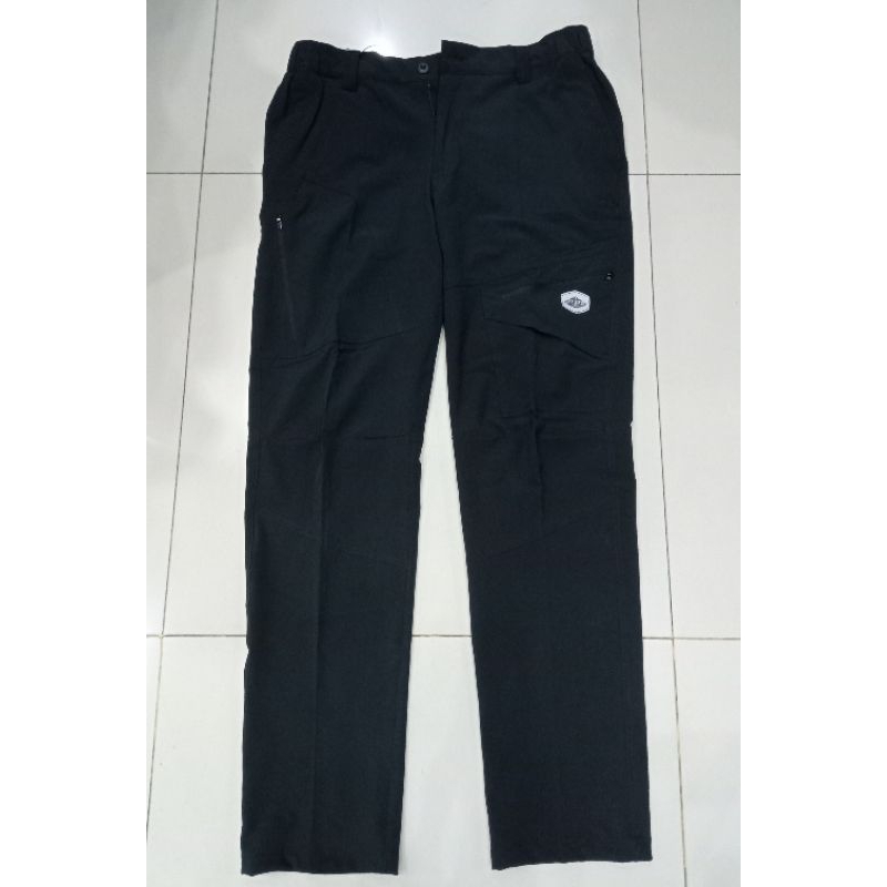 CELANA PANJANG MAKALU HATARI