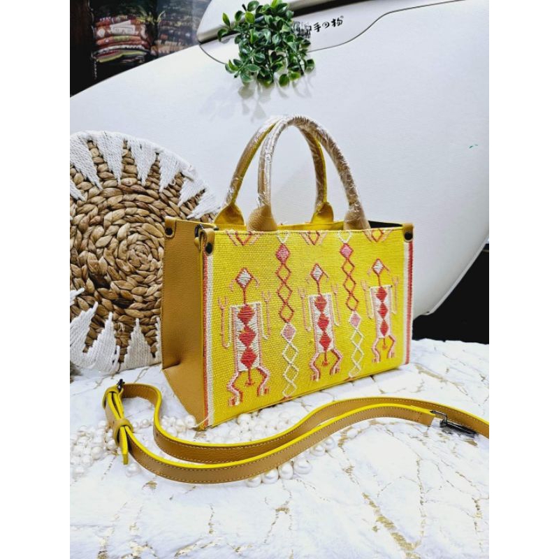 VIOR TAS ETNIK WANITA, TAS TENUN NTT,  TAS KULIT ASLI, SOUVENIR NTT