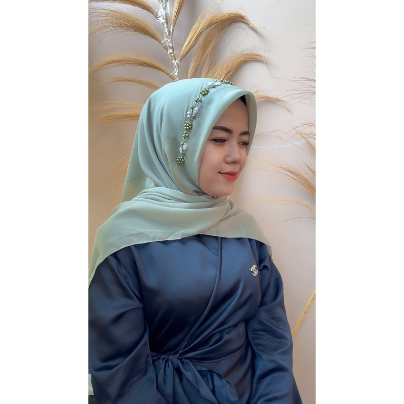 Bella Pearly-Hijab Segi Empat Payet Mahkota Mawar-Hijab  Pesta