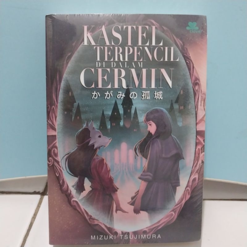 Kastel Terpencil Di Dalam Cermin