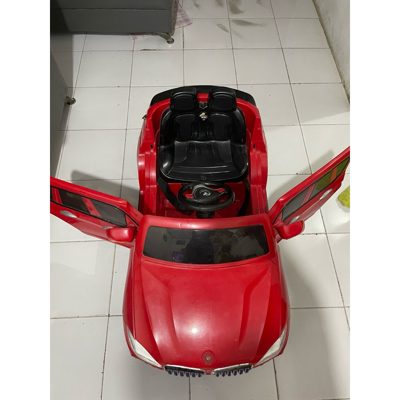 preloved mobil listrik anak BMW merah