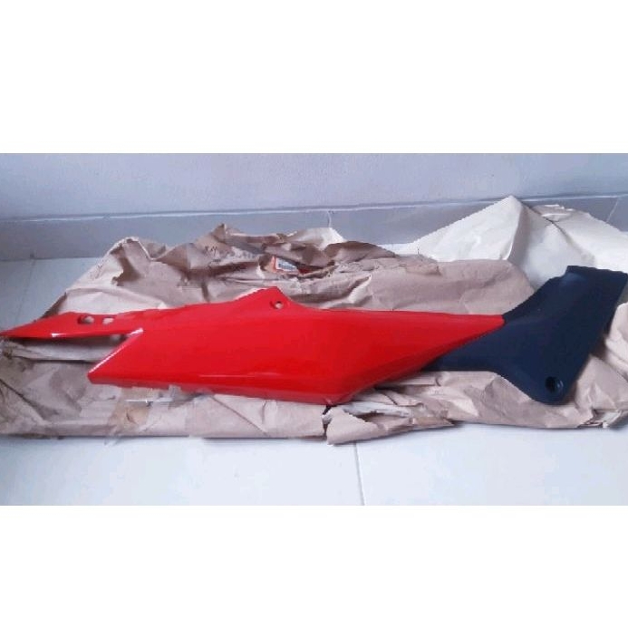 body belakang Rh (kanan) ori honda cbr150r old thailand
