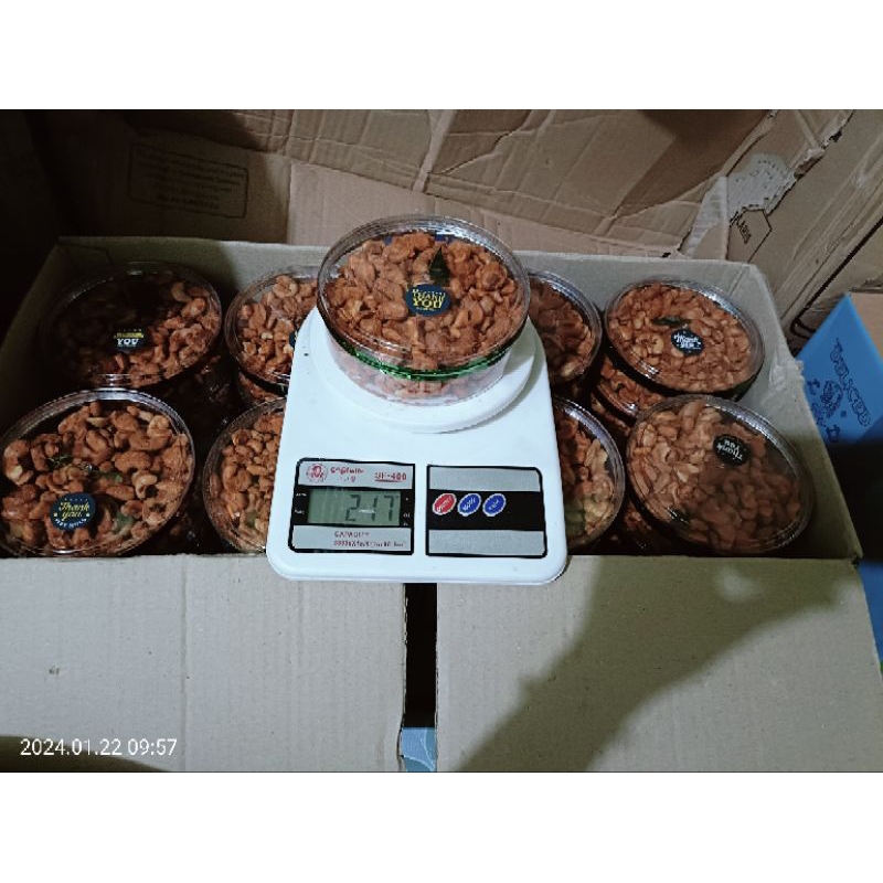 

kacang mede krispi mateng patahan uk 250gram.berat -+215gram