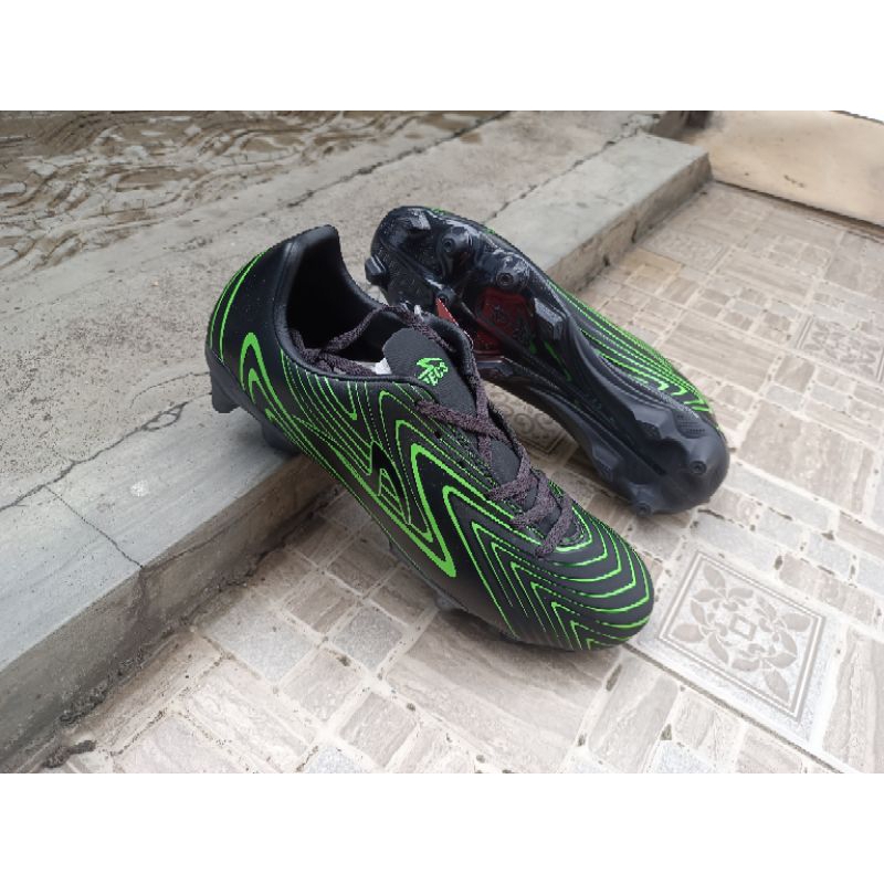 Specs sepatu bola surge fg hitam ijo original