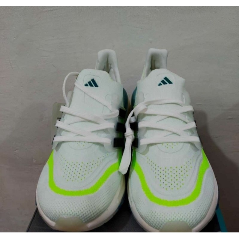 Adidas Ultraboost light UK 42