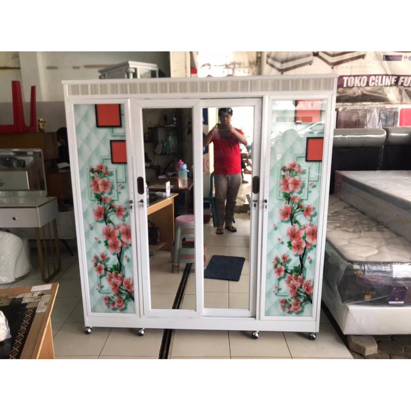 Lemari Pakaian 4P Aluminium Kaca Beroda