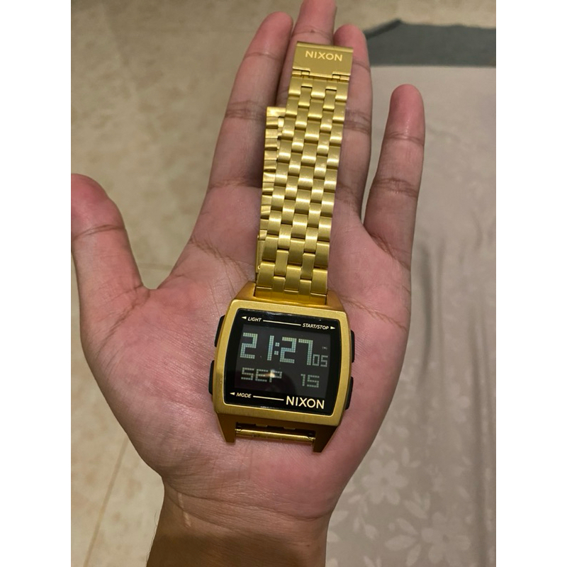 Nixon Base gold