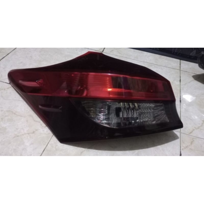 stoplamp lampu belakang  yaris 2018 2019 2020