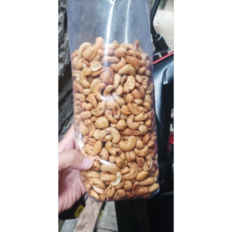 

kacang Mede utuh matang