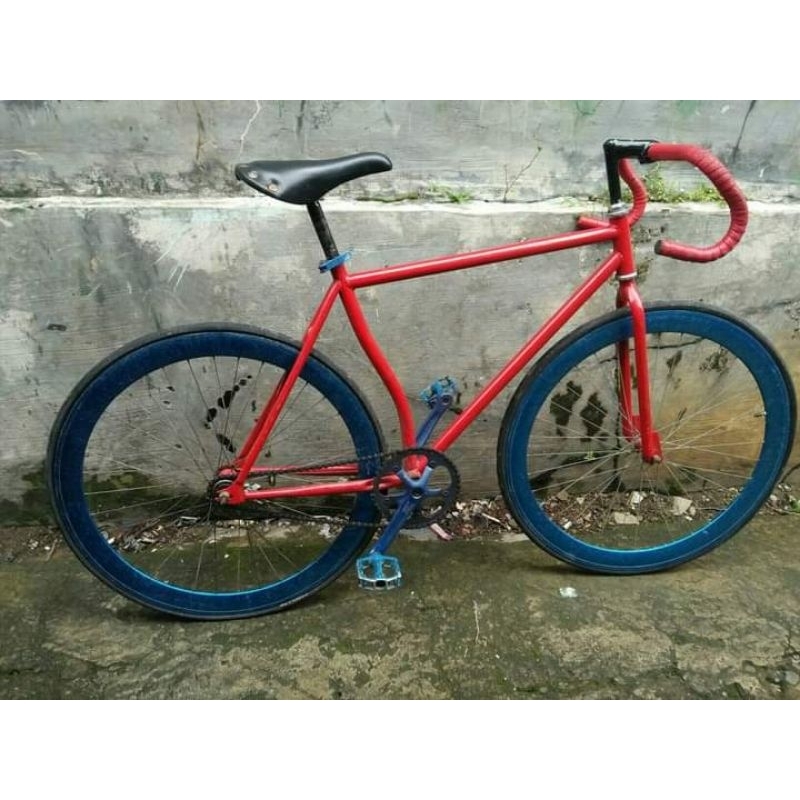 Sepeda fixie torpedo merah