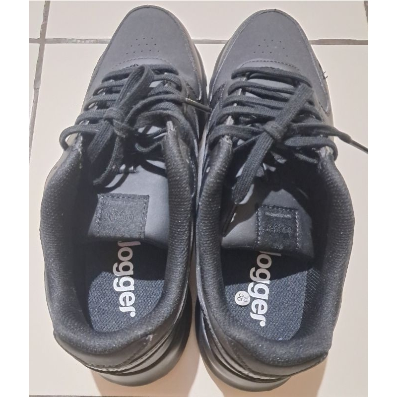 Sepatu sneaker pria/laki-laki piero jogger hitam tali size 40 original (NEW)