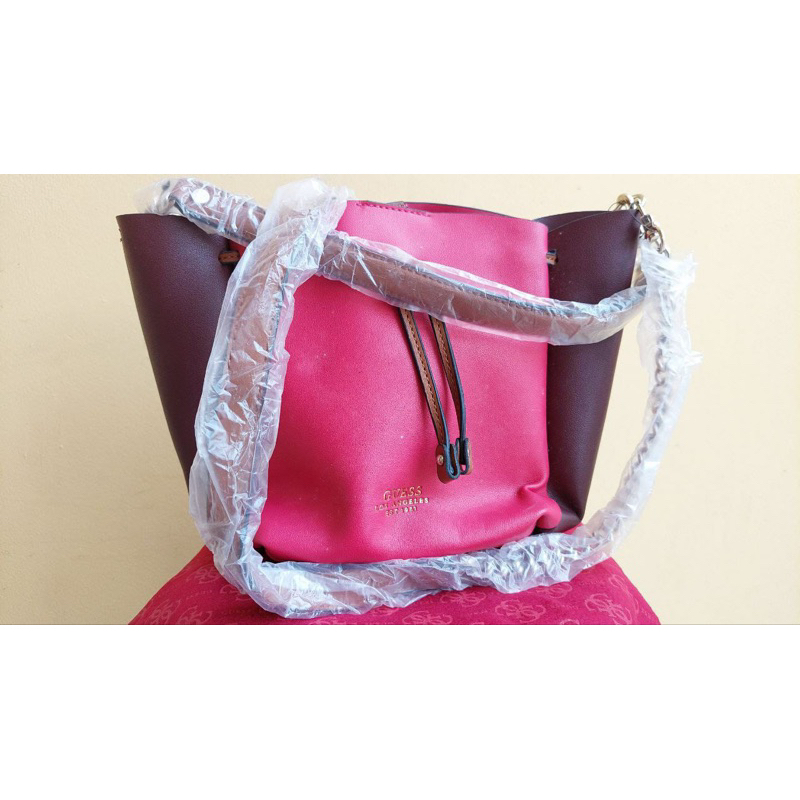 tas sling serut guess ori