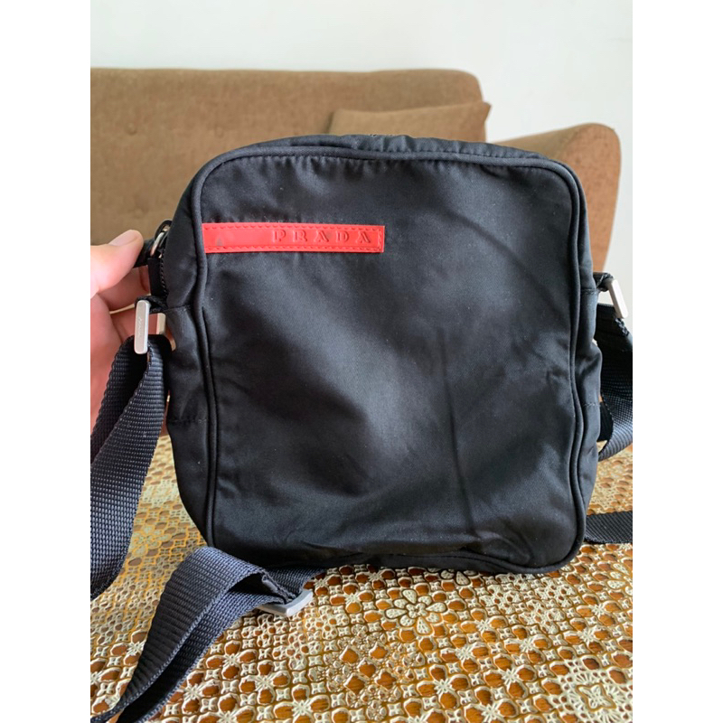 preloved tas sling/ selempang Prada original (Authentic)