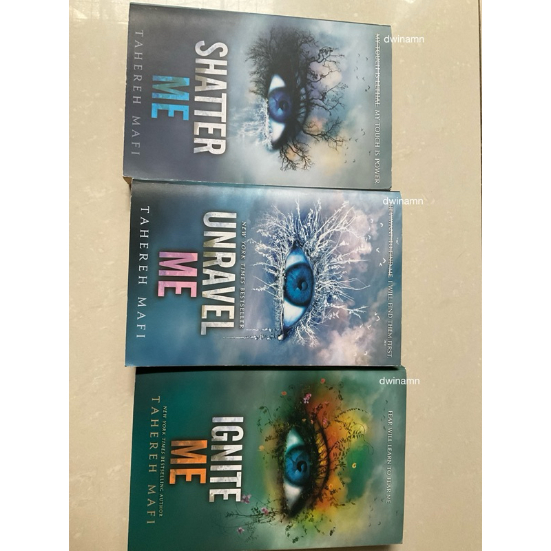 Shatter Me • Unravel me • Ignite Me preloved