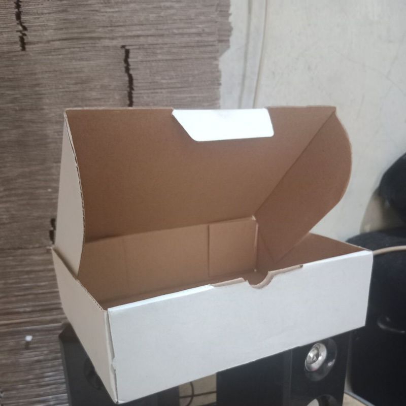 

kardus die cut ukuran 20 x 15 x 6