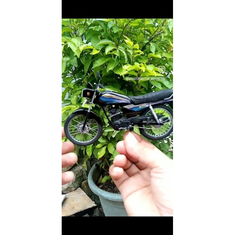 Miniatur Motor Honda GL Max