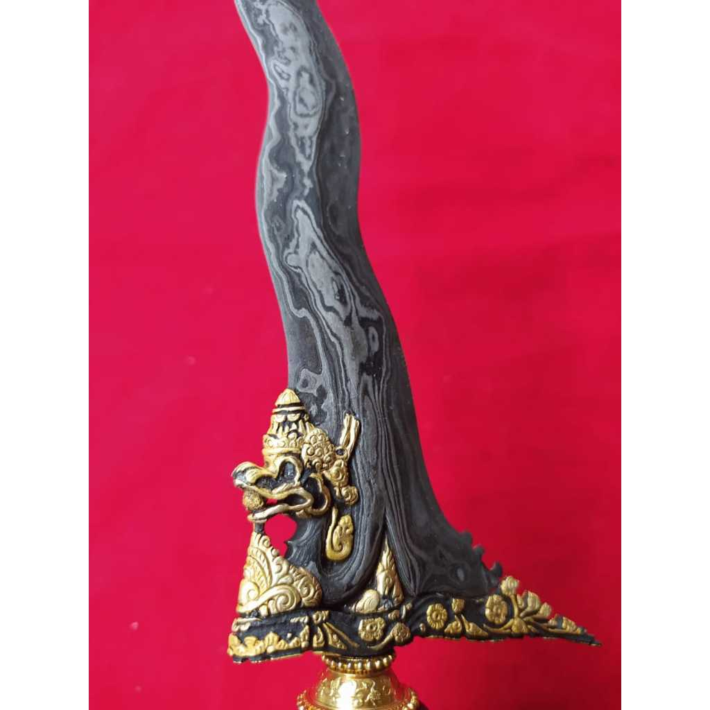 Keris naga siluman kinatah emas Pamor kulit semangka