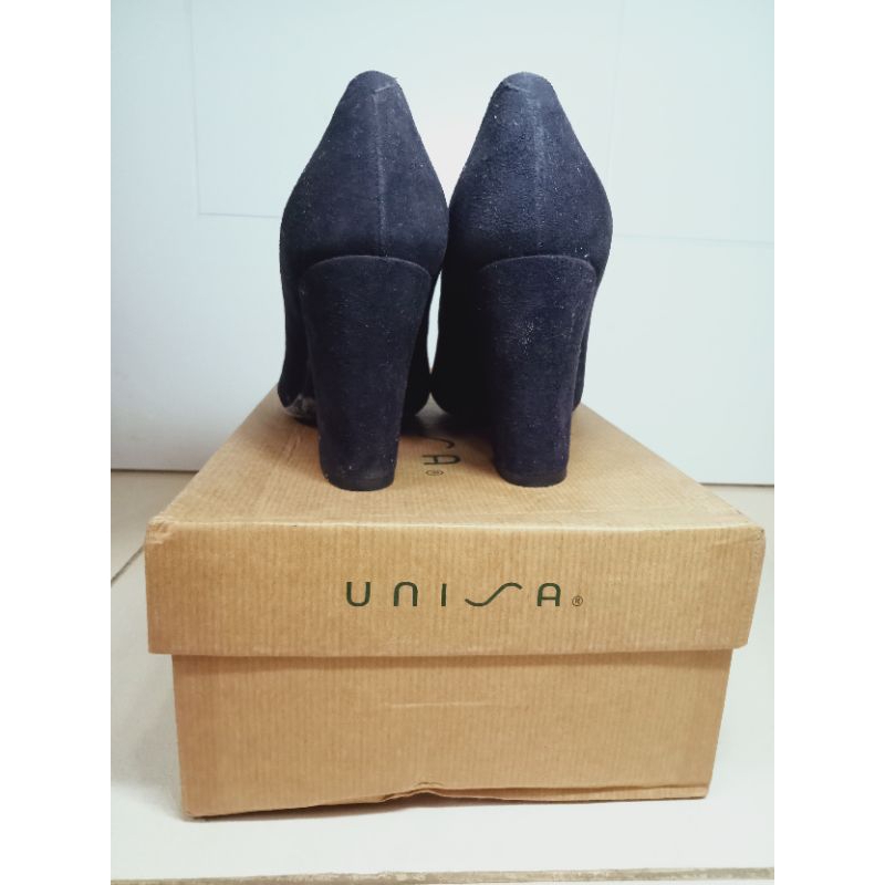 sepatu unisa