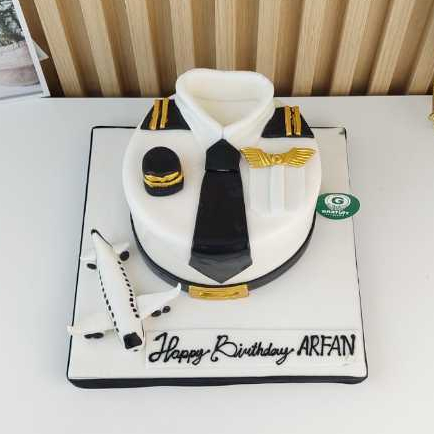

CAKE TEMA SERAGAM UK 15CM / KUE ULANG TAHUN CUSTOME