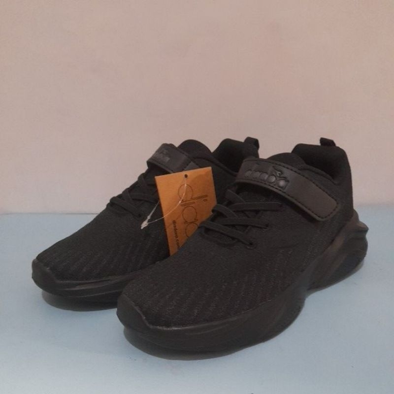 Sepatu original Diadora Gary mono black