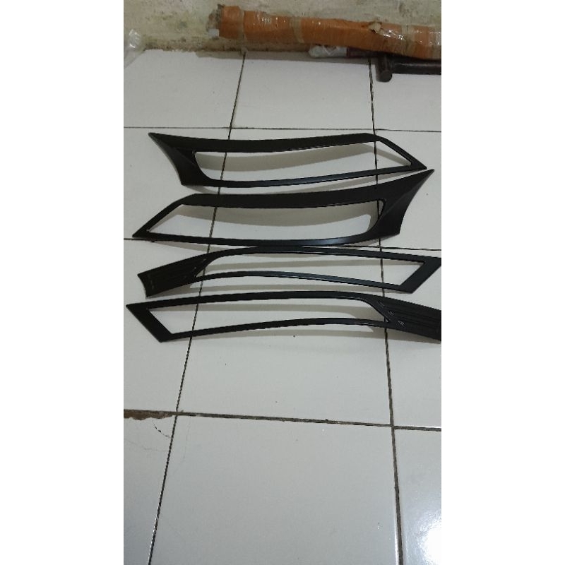 List garnis lampu depan Avanza/Veloz 2019 - 2021