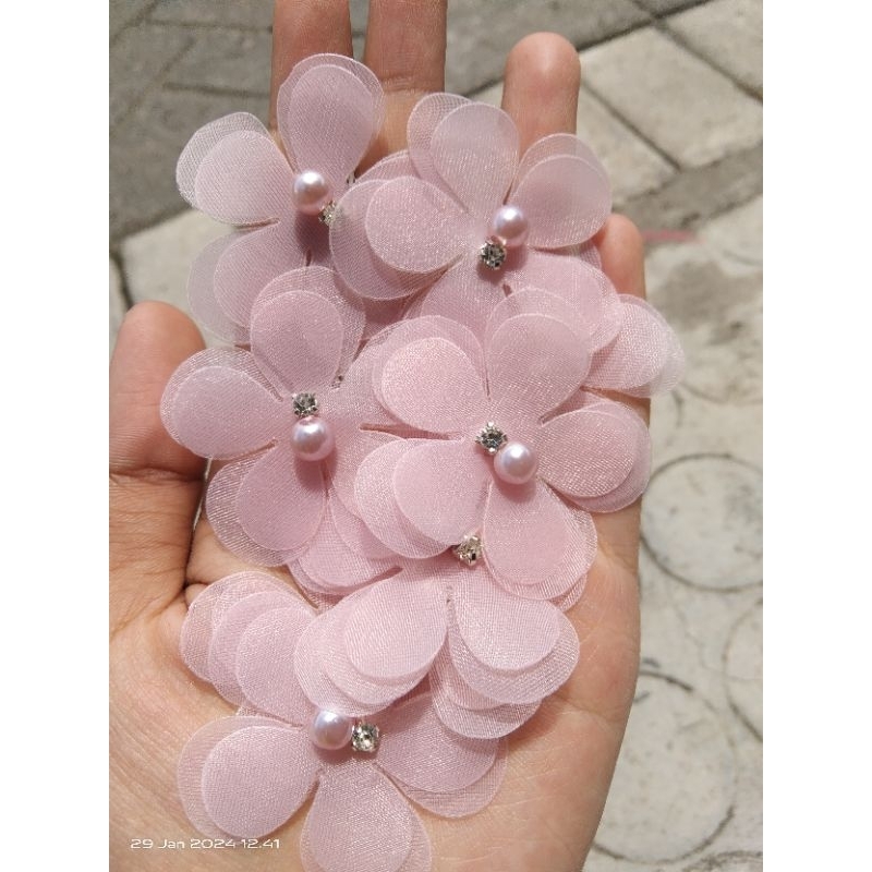 Bunga solder hiasan baju harga 12 biji