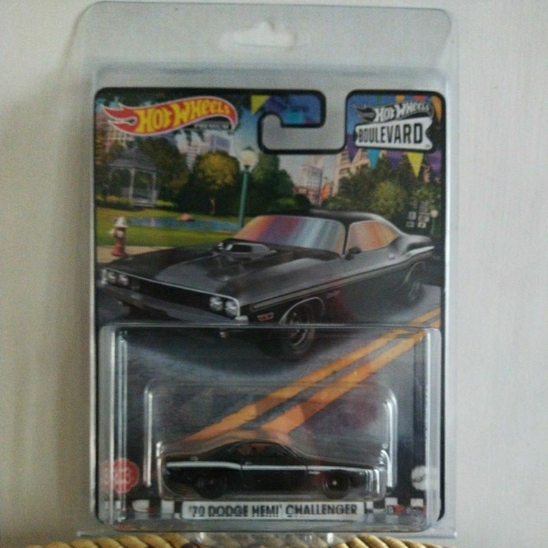 HOTWHEELS PREMIUM DODGE HEMI CHALLENGER