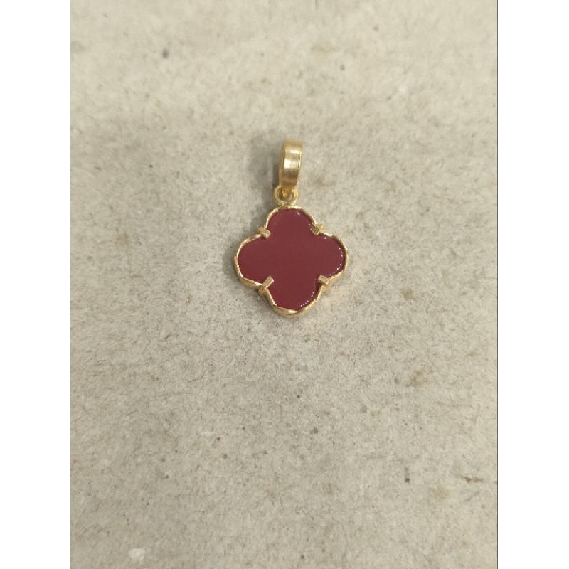 liontin batu clover merah 1 gram emas muda