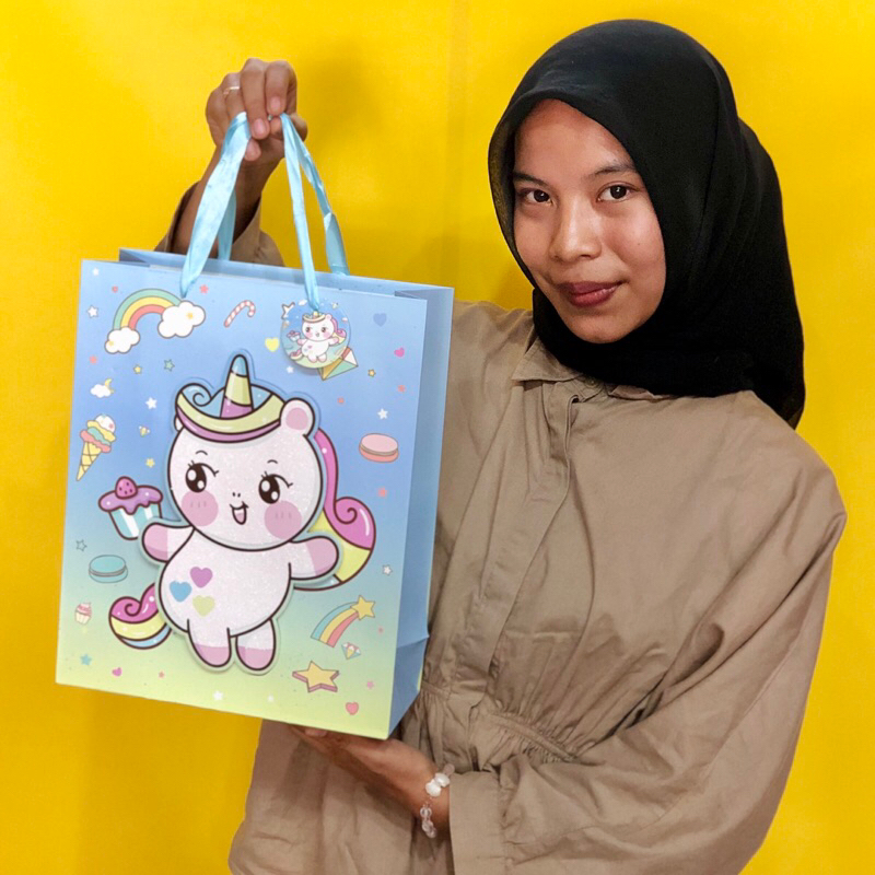 

Paper Bag premium unicorn gambar 3D Bingkisan Kado ukuran besar jumbo Ecobonekaindo