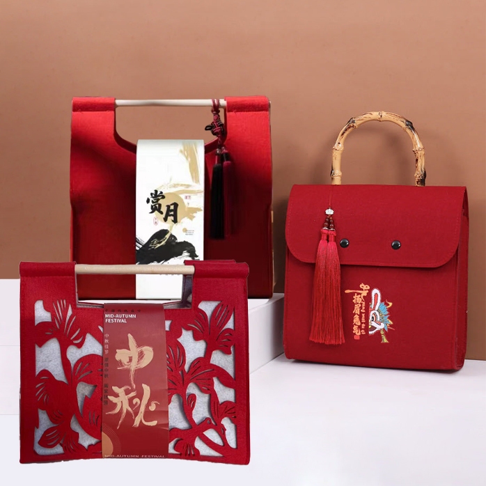 

Tas Jinjing Goodie Bag Pegangan Kayu Flanel Souvenir Packaging Hampers Imlek CNY Sincia