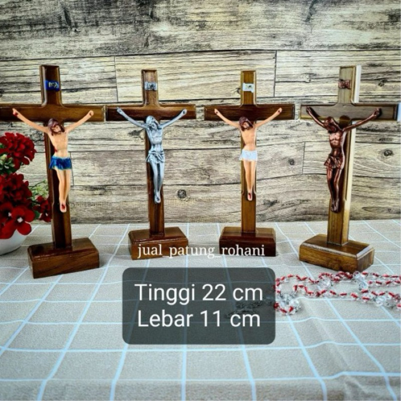 Salib Duduk Kayu Jati Resin Yesus 20 Cm