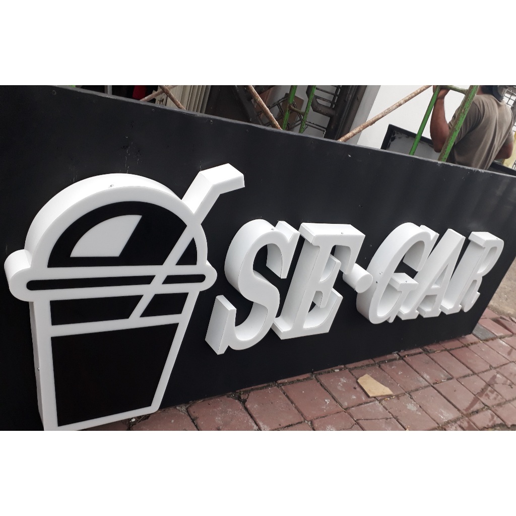 Neon Box Huruf Timbul Akrilik Nyala Terang Custom Ukuran 80cm x 400cm