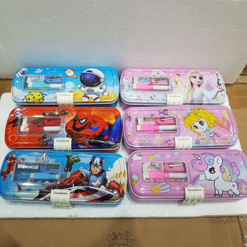 

Tempat Pensil Kaleng Isi 2 Susun + White Board Karakter Cewe-Cowo JH-8616