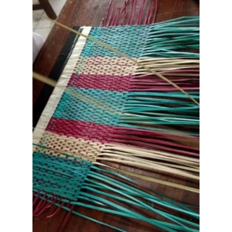 

BAHAN ANYAMAN PANDAN ISI 100HELAI