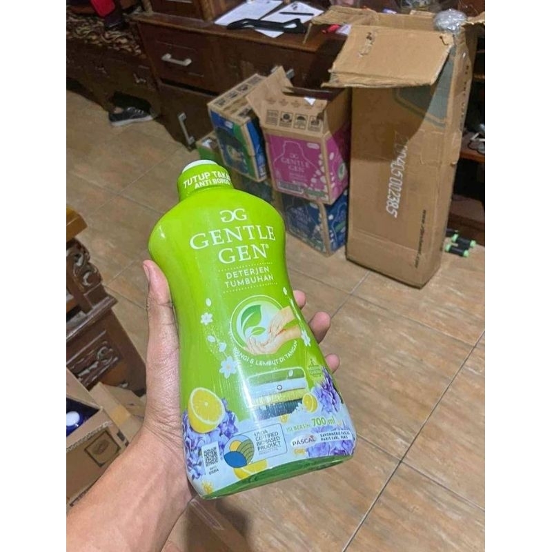 Gentle Gen Deterjen Cair Konsentrat Parisienne Garden 700ml (hijau)