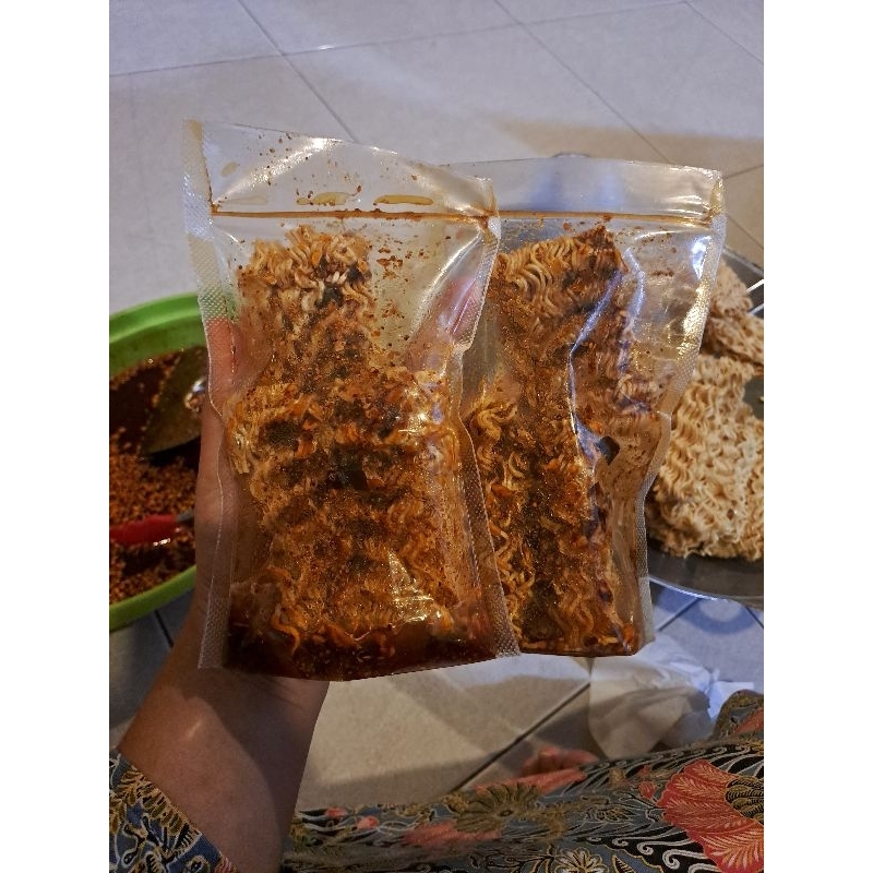 

MIE KERING PEDAS CHILI OIL