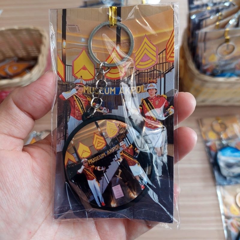 gantungan kunci bolak balik akpol