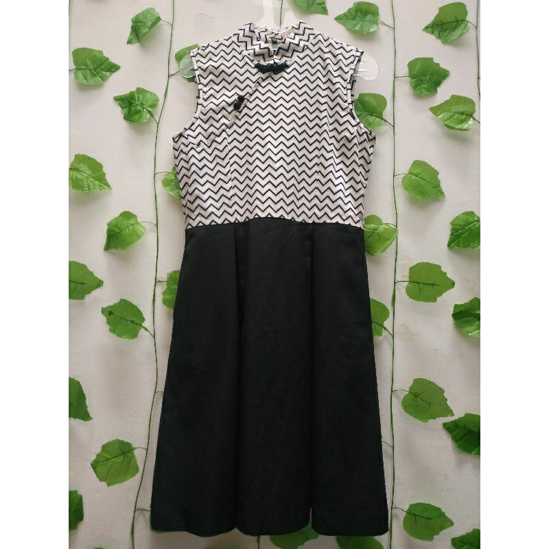 Dress cream - hitam tanpa lengan