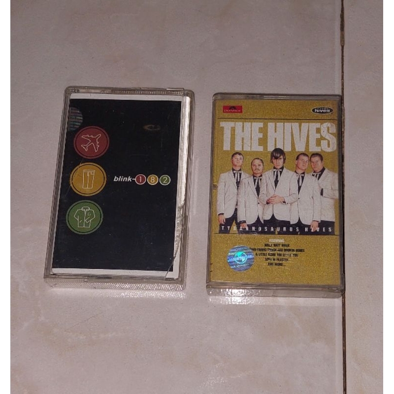 kaset barat original BLINK 182 dan THE HIVES